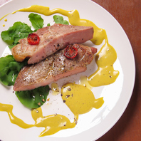 都内の有名レストランで腕を磨いた料理長が作る料理