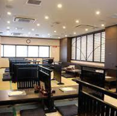 【団体：約３５名様から２５名様の団体×４】３０名様規模の団体であれば、同日で４団体入れます。また、人数のご相談はお気軽に店舗の方にお電話ください♪