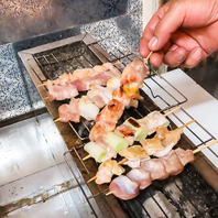 炭火焼きで味わう店内串打ちの極上の旨み