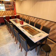 テーブルはつなげることも可能なため、大人数にも対応可能です◎ご家族やご友人とのお食事から、会社の飲み会やご宴会等、様々なシーンに是非ともご利用ください！