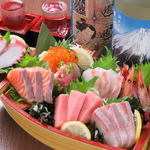 鮮度抜群!!海鮮舟盛り合わせなど…日本酒とご一緒にお愉しみ下さい。