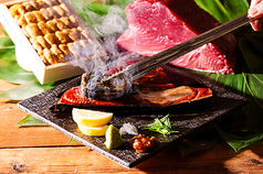 贅沢生ウニのせ本マグロ断面刺し豪快直炭火炙りレアステーキ