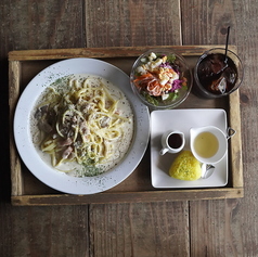 月替わりパスタ　10月はポルチーニ茸とベーコンのクリームパスタの写真