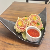 【モニター全2台完備！】貸切時には、店内に設置されたモニター2台を自由にご利用いただけます。ムービー上映やスライドショーの演出はもちろん、スポーツ観戦などにも対応可能！歓送迎会や誕生日パーティー、イベントなど、特別な時間をより盛り上げる演出として好評です。