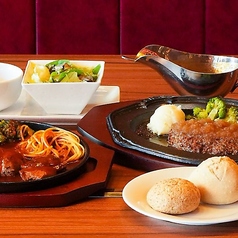 昼食にふさわしいこだわりのステーキやハンバーグを堪能