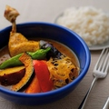 料理メニュー写真&nbsp;『食べるスープ』　チキンレッグと山形野菜のスープカレー　ライス付き