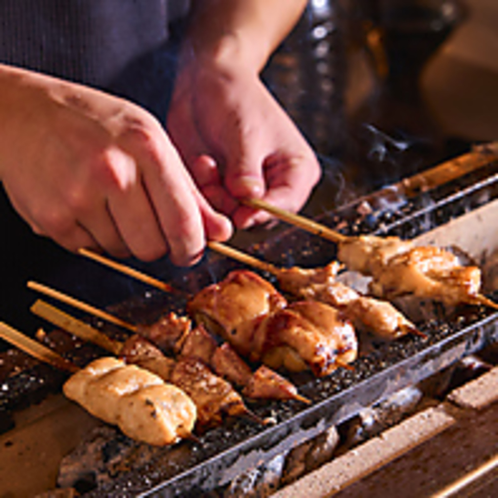 お店で一本一本焼き上げる焼き鳥はぜひ頼んでいただきたい逸品です。