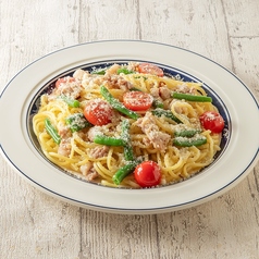 サルシッチャとフレッシュトマトのチーズペペロンチーノ