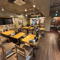 温かみのある木目調の店内は、貸切利用も可能で最大50名様までご案内できます。広々とした空間は、各種宴会や会社の集まり、同窓会にも最適。西荻窪駅からすぐの好アクセスで、本格台湾料理をゆったり楽しみながら、心地よい時間をお過ごしいただけます。