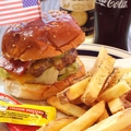 料理メニュー写真 BEEF BURGER（ビーフバーガー）　【☆バンズとビーフパティとレタス】