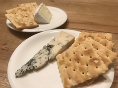 輸入チーズ（イタリア他）ブルー、スモークチェダー他
