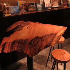 椅子がある席のご用意もあります。大切な人と特別な空間で、ゆっくりとした時間をお過ごしくださいませ。