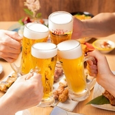 70種類の多彩な飲み放題が980円!定番ビールやサワー、カクテルまで充実のラインナップ。市場直送の鮮魚や炭火焼き鳥と共に、大宮の和モダン個室でお得に乾杯。質も量も妥協しない至福の宴を心ゆくまでお楽しみください。