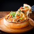 看板メニューのシカゴピザやジューシーなチャックアイステーキを堪能！飲み放題付きの豪華なコースをお楽しみください♪
