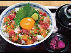 北海海鮮ユッケ丼（白飯 or 酢飯）