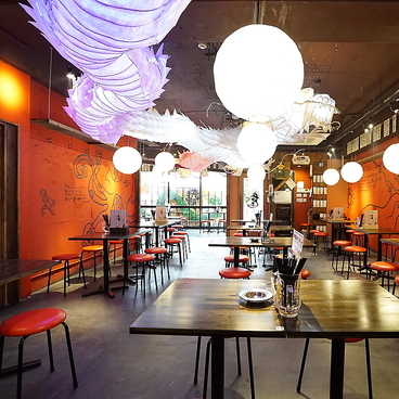 ドラゴン餃子 Ryuo 竜王 新宿店の雰囲気1