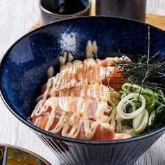 炙りサーモンマヨ丼