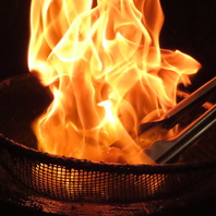 厳選されたブランド鶏を炭火で焼き上げた至極の一品