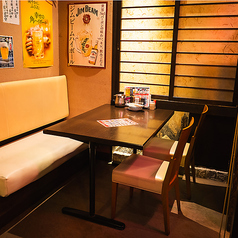 【サク飲みに】少人数で和気あいあいとお料理とお酒を楽しめるテーブル席!駅近なのでフラッと気軽にお立ち寄りください♪