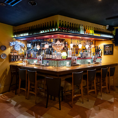 仕事帰りに1人でふらっと立ち寄る気軽なスペイン、勿論カップルも1番の人気はカウンターです。本場スペイン人も写真を撮る程落ち着くみたいです。是非本場のハモンセラーノをご注文下さいね。めちゃ美味しいですよ。カウンター席も一部席を除き喫煙OK。お席で喫煙可能です。