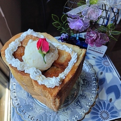 ローズハニートースト　生クリーム追加の写真