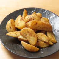 ピリッと辛くスパイシーな料理と甘いギリシャヨーグルト