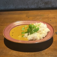 人気の「小エビのココナッツミルクカレー」で異国の味をの写真