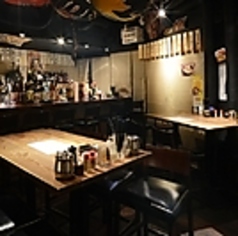 ゆったりとしたテーブル席は、女子会やご友人・お仲間同士のお食事にも最適です。広々とした空間で、楽しい会話と美味しい料理を心ゆくまでお楽しみいただけます。北海道直送の新鮮な食材を使った絶品料理を囲みながら、特別なひと時をお過ごしください。思い出に残る素敵な時間をお楽しみいただけること間違いなしです。