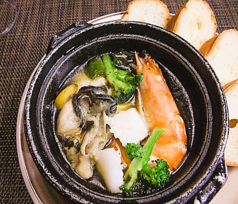 牡蠣と海老のアヒージョ