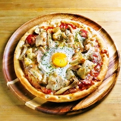 鶏ときのこのビスマルクピザ