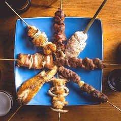 目の前でひとつひとつ丁寧に炭火で焼き上げる