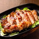 サクサクのロースかつにトンテキ、ラーメンまで。どこか懐かしい和風の店内で、お腹いっぱい大満足。