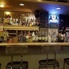 洋風でアンティークなインテリアがオシャレなバーカウンター◎　