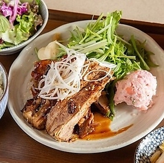 ボリューム満点！終日提供の定食でいつでもお腹いっぱい