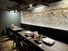 テーブル席です。テーブルを連結出来ます♪飛沫感染防止の為に席の間に仕切りを設けて、半個室状態にしております♪