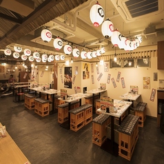 【大人数宴会もご利用可能！】新松戸エリアでの大人数での宴会はぜひお任せください！歓送迎会や会社の飲み会、二次会、同窓会、仲間との集まりなど、さまざまなシーンに対応可能。大人数でも周りを気にせず、安心して思い思いに楽しめます。サプライズや余興も自由に楽しめる、盛り上がるひとときをお過ごしください♪