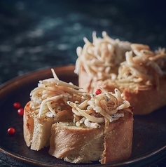 燻製しらすとガーリックバターのブルスケッタ