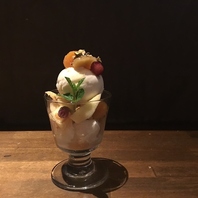 当店オリジナル「Bohemiaパフェ」で至福のひとときを◎