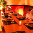 こだわりの店内は、扉付き個室を多数完備！落ち着きある大人の隠れ家空間をご提供致します。各種宴会にオススメの飲み放題付コースは4400円(税込)～ご用意！お手頃価格でご案内いたしますので、肩を張らずご来店ください。デートや接待でのご利用、団体様での歓送迎会、同窓会にもおすすめです。