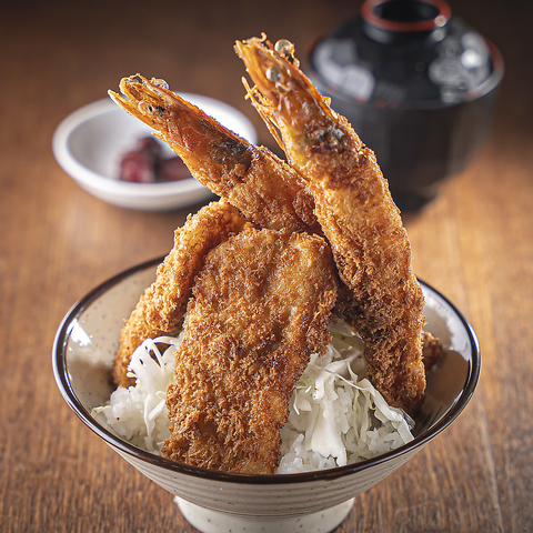 定食とデミグラスオムライス、タレカツ丼が楽しめる店。宴会コースあり◎