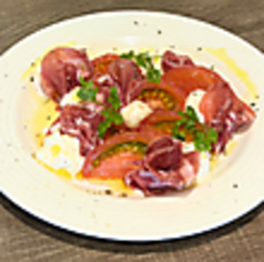 桃風味トマトと生ハムのカプレーゼ