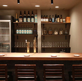 当店にはカウンター席をご用意しており、おひとり様も大歓迎です！美味しい料理とドリンクを楽しみながら、日頃の疲れやストレスを吹き飛ばしてリラックスしたひとときをお過ごしください。気軽にお立ち寄りいただける雰囲気で、心温まるサービスをご提供いたします。