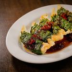 一度食べたらクセになる、合法ハーブ餃子は注文必須な一皿