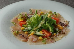 ビンチョウマグロと夏野菜のカルパッチョ ~ラビゴットソース~