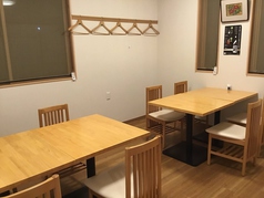 個室のテーブル席もご用意。ご家族でのご利用や会社宴会など様々な用途でご利用いただけます。8名個室