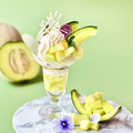 料理メニュー写真 こぼれフルーツの贅沢パフェ