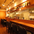 当店では、カウンター席を8席ご用意。大切な人との特別な時間をゆったりとお過ごしください。お一人の利用も歓迎です。