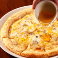 料理メニュー写真 クワトロフォルマッジオ　4種のチーズピッツア 