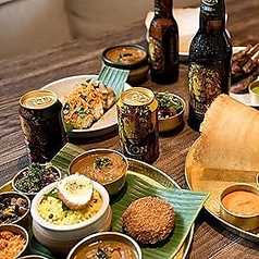 現地のビール「ライオンラガー」やセイロンティーの写真