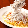 料理メニュー写真 湘南シラスのペペロンチーノスパゲティーニ